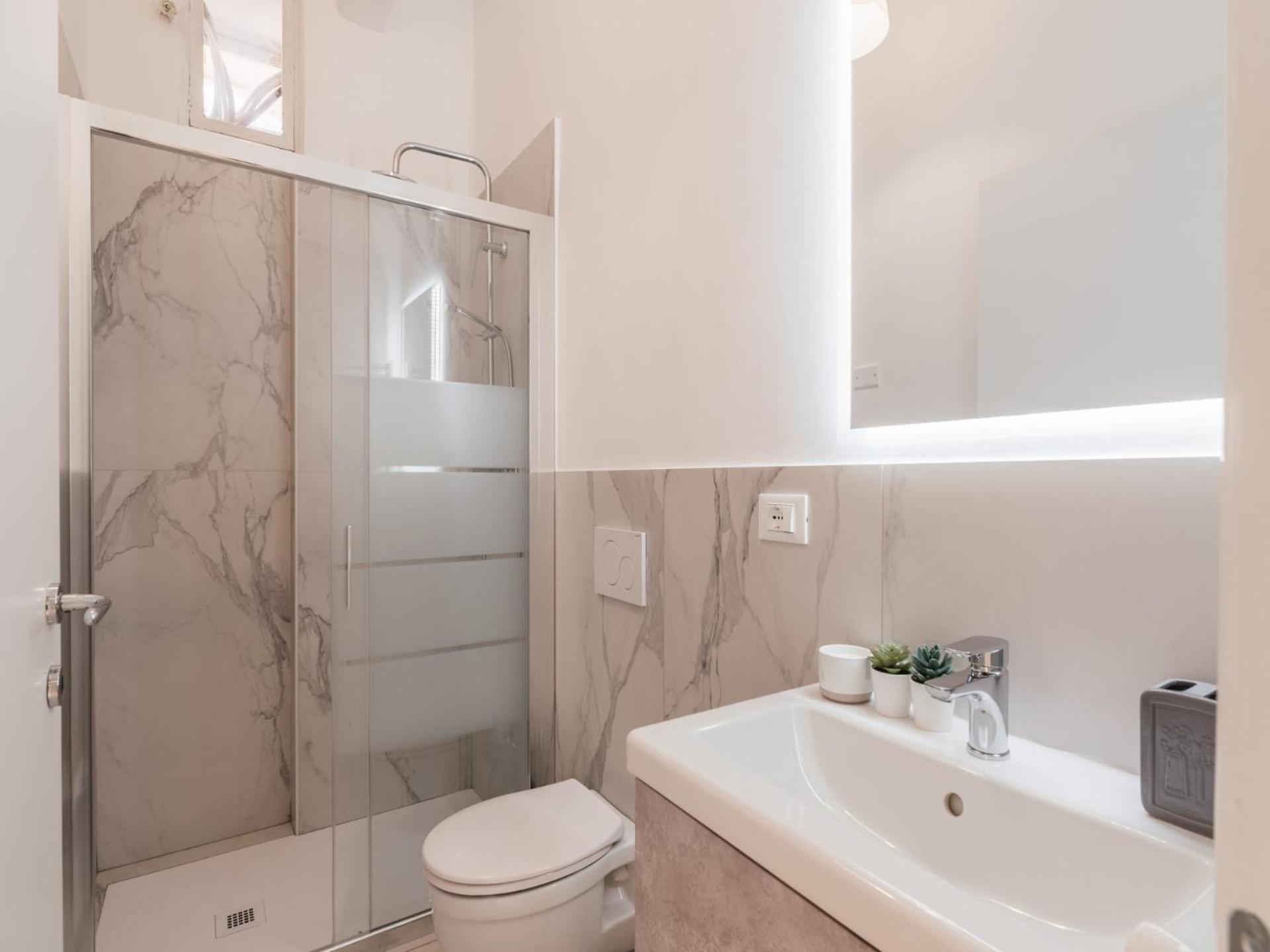The Best Rent - Spacious One-Bedroom Apartment Near Colosseum 罗马 外观 照片