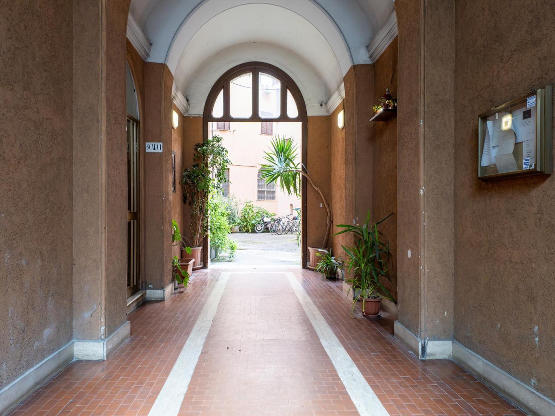 The Best Rent - Spacious One-Bedroom Apartment Near Colosseum 罗马 外观 照片