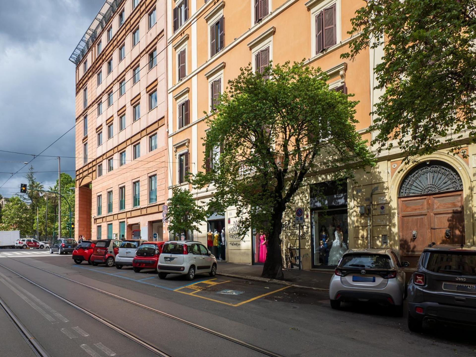 The Best Rent - Spacious One-Bedroom Apartment Near Colosseum 罗马 外观 照片